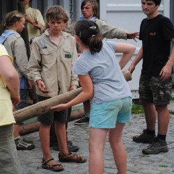 Uitladen Materiaal  30 - Scouts en Gidsen Zaventem 